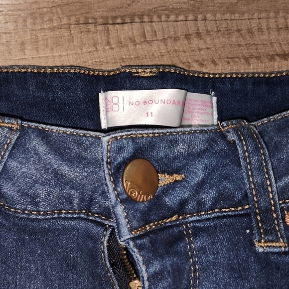 DISTRESSED  Denim Shorts Size 11 Juniors  Dark Wash Never Worn - Picture 2 of 3